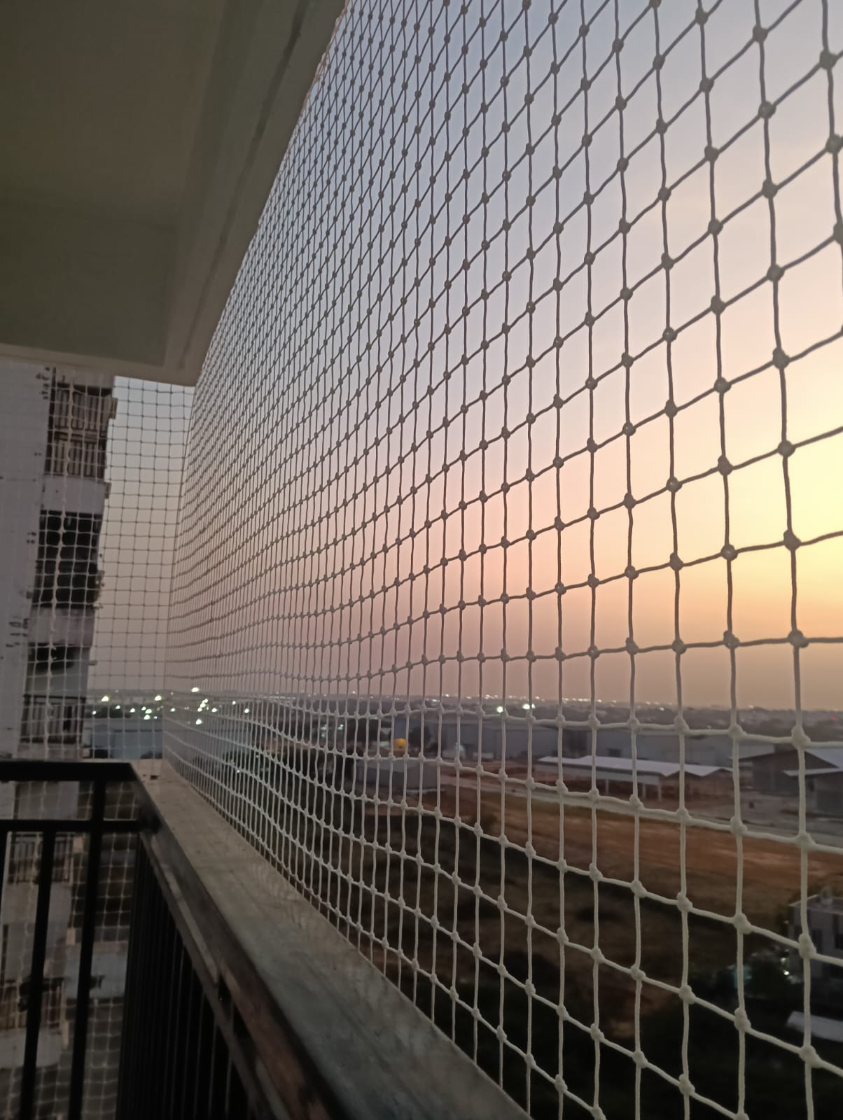 Balcony safety net